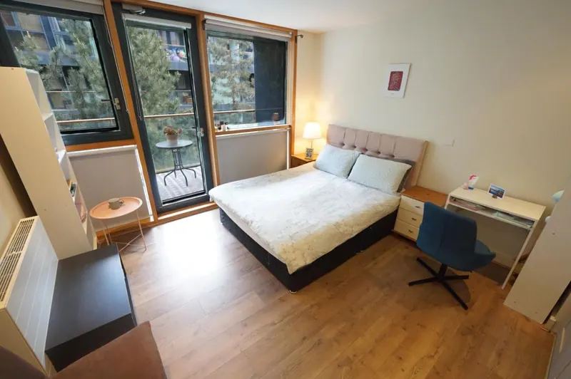 King-bed room with balcony and work desk in Sandyford Dublin