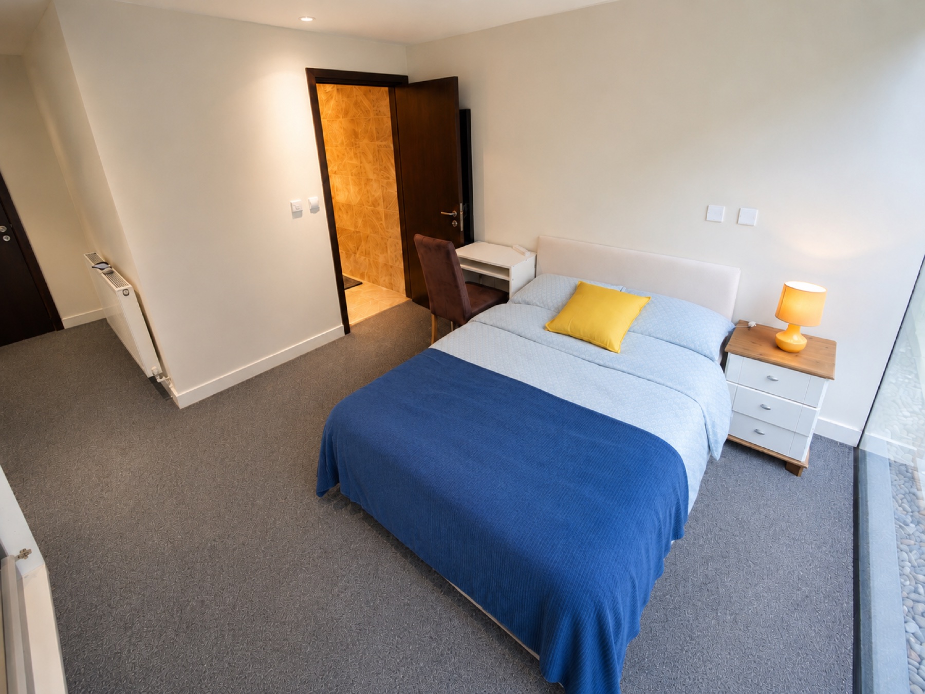 Comfortable double-bed room with desk in Sandyford Dublin