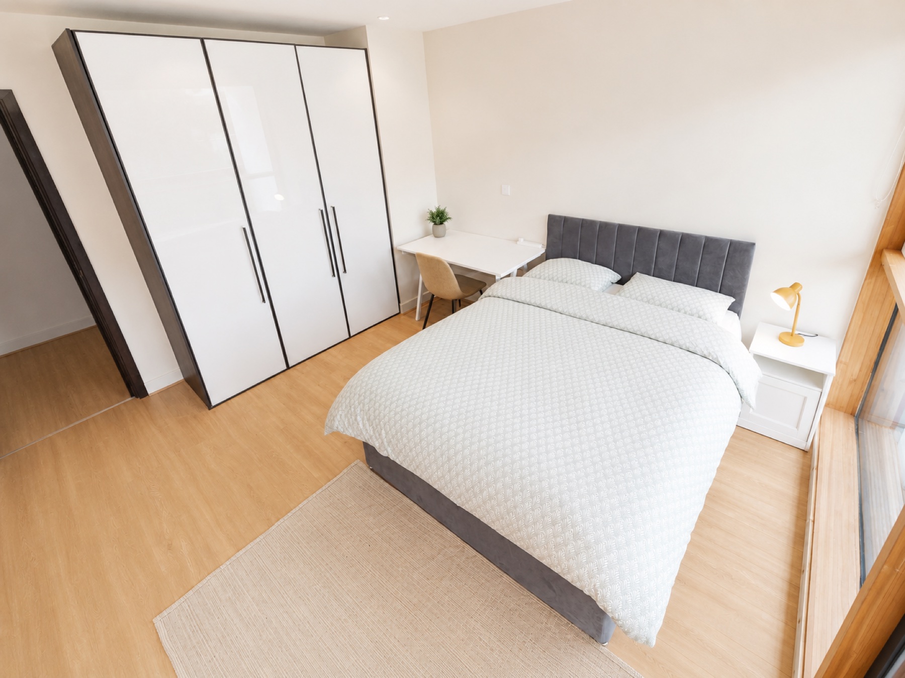 Comfortable king-bed room with balcony in Sandyford Dublin